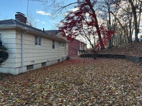 22 Roy St, Worcester MA 01603