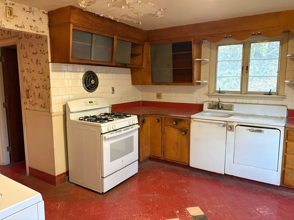 22 Roy St, Worcester MA 01603