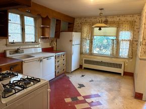 22 Roy St, Worcester MA 01603