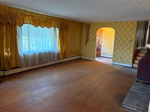 22 Roy St, Worcester MA 01603