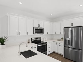 25 Salisbury Hill Blvd. 64, Worcester MA 01609