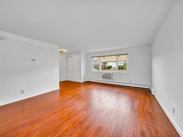 88 Kingston St 88, North Andover MA 01845