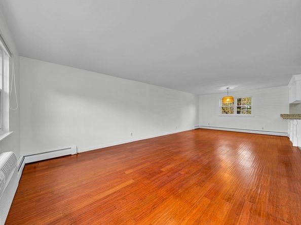 88 Kingston St 88, North Andover MA 01845