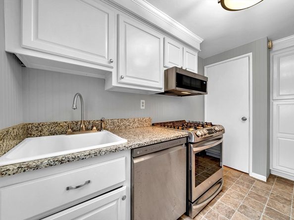 88 Kingston St 88, North Andover MA 01845