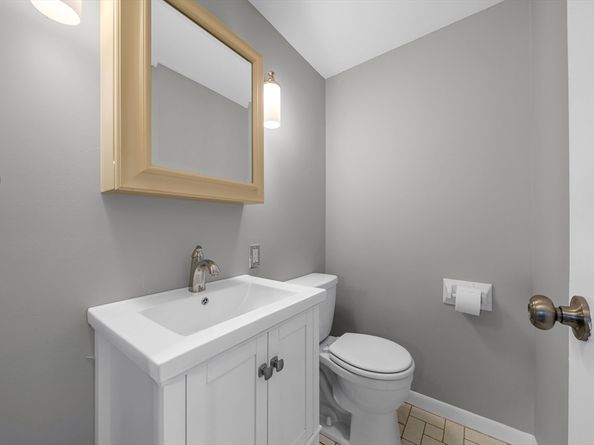 88 Kingston St 88, North Andover MA 01845