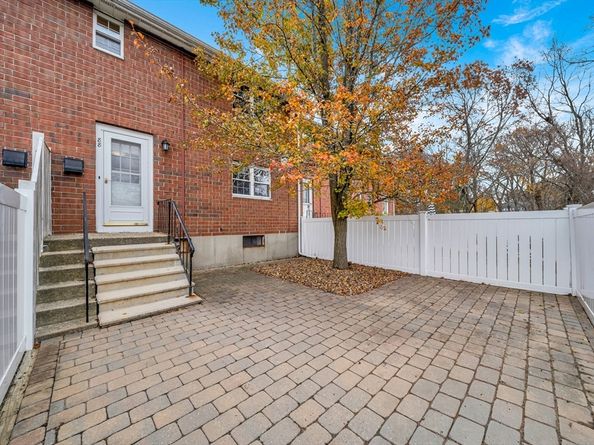 88 Kingston St 88, North Andover MA 01845