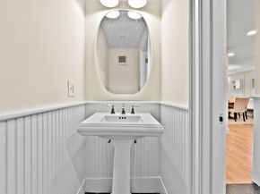 13 Broad St, Newburyport MA 01950