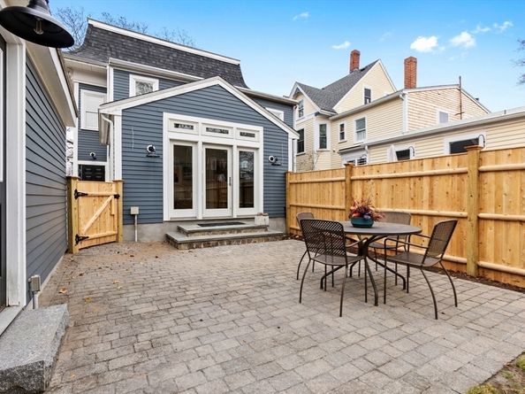 13 Broad St, Newburyport MA 01950