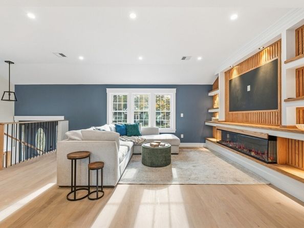 99 Grove St, Reading MA 01867