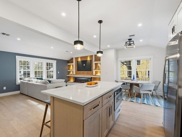 99 Grove St, Reading MA 01867