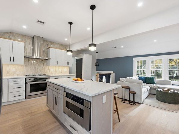 99 Grove St, Reading MA 01867