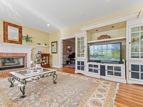 25 Knight Way, Marlborough MA 01752