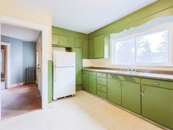 71 W Main St, West Brookfield MA 01585