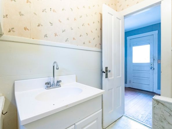 71 W Main St, West Brookfield MA 01585