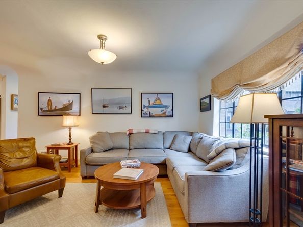 8 Felsdale Close, Winchester MA 01890