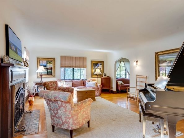 8 Felsdale Close, Winchester MA 01890