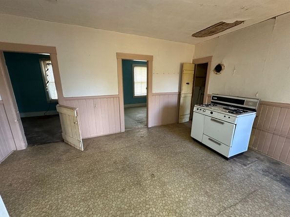 127 Cliff St, Southbridge MA 01550