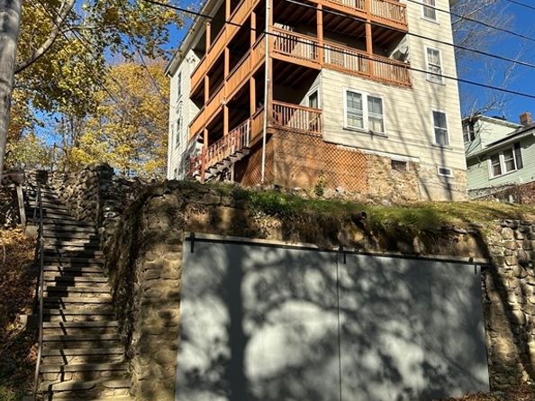 127 Cliff St, Southbridge MA 01550