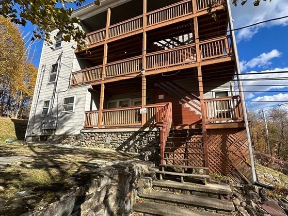 127 Cliff St, Southbridge MA 01550