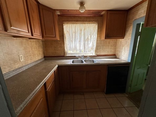 127 Cliff St, Southbridge MA 01550