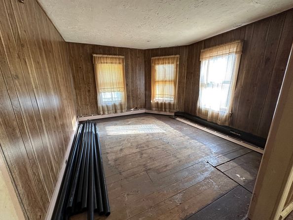 127 Cliff St, Southbridge MA 01550