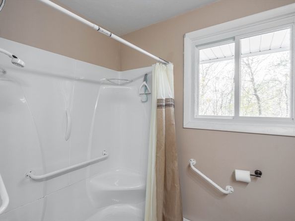 27 Brewster Road, Worcester MA 01602