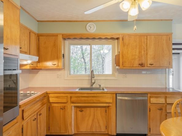 27 Brewster Road, Worcester MA 01602