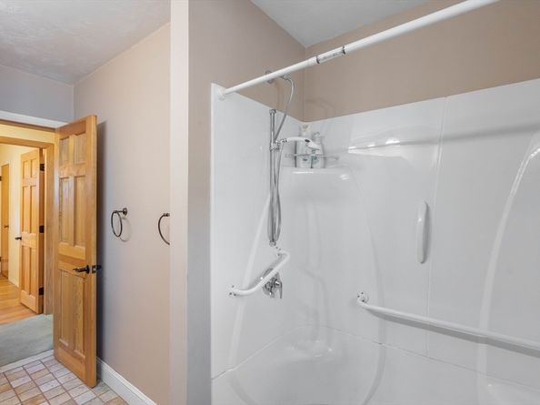 27 Brewster Road, Worcester MA 01602