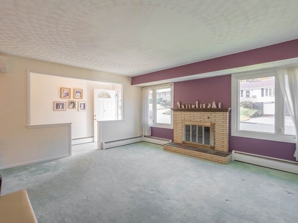 27 Brewster Road, Worcester MA 01602