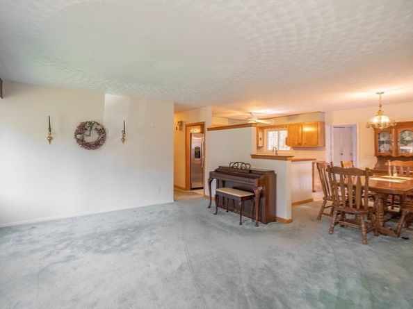 27 Brewster Road, Worcester MA 01602