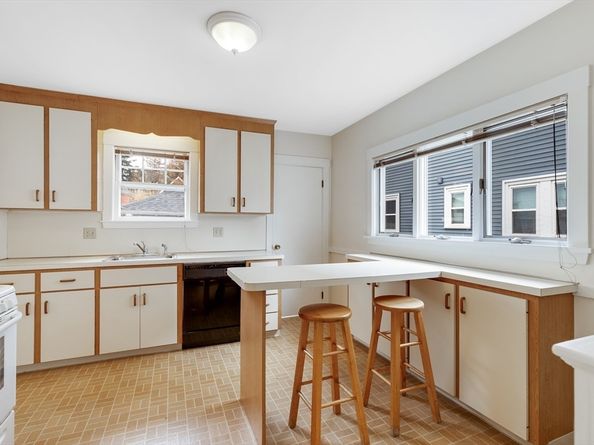 11 Larrabee St, Melrose MA 02176