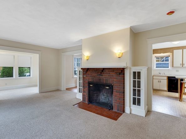 11 Larrabee St, Melrose MA 02176