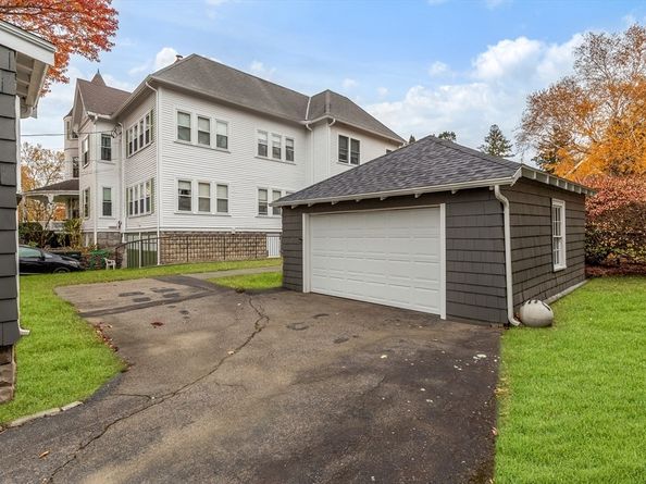 11 Larrabee St, Melrose MA 02176