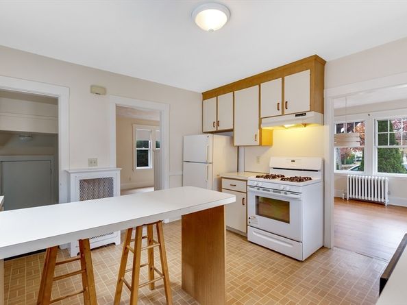 11 Larrabee St, Melrose MA 02176