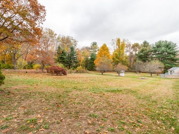 32 Marys Way, Stoughton MA 02072