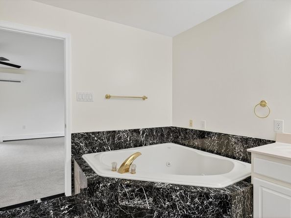 14 Pinehill Rd, Framingham MA 01701