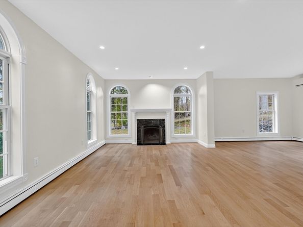 14 Pinehill Rd, Framingham MA 01701