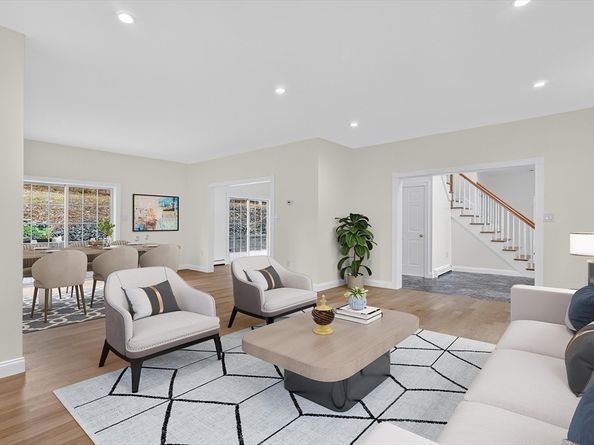 14 Pinehill Rd, Framingham MA 01701