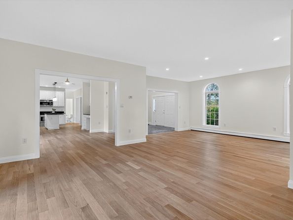 14 Pinehill Rd, Framingham MA 01701