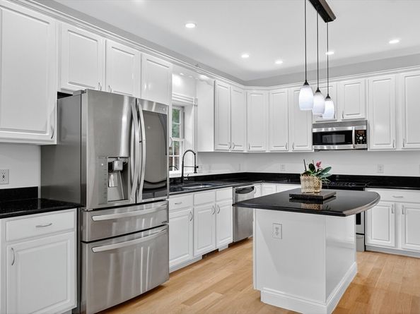 14 Pinehill Rd, Framingham MA 01701