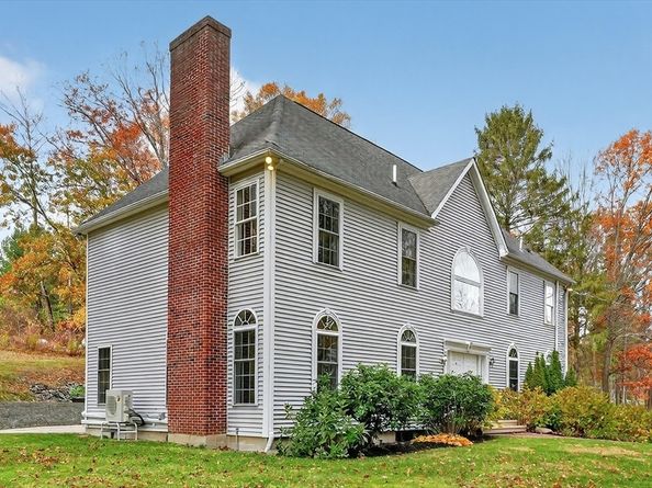 14 Pinehill Rd, Framingham MA 01701