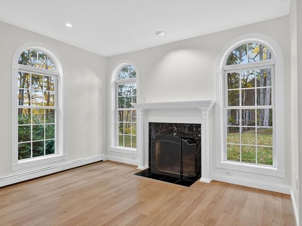 14 Pinehill Rd, Framingham MA 01701