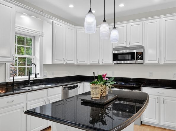 14 Pinehill Rd, Framingham MA 01701