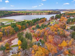 14 Pinehill Rd, Framingham MA 01701