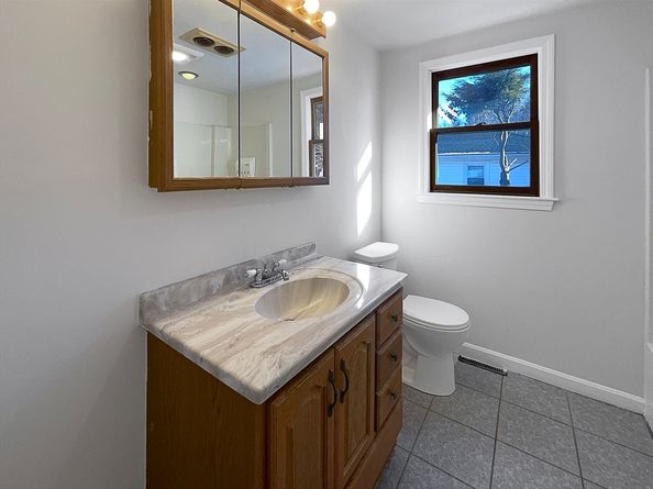 9 Hillside Ave, Braintree MA 02184