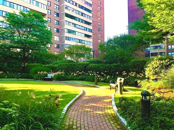 2 Hawthorne Pl 11M, Boston MA 02114
