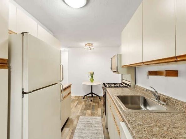 2 Hawthorne Pl 11M, Boston MA 02114