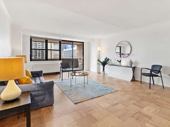 2 Hawthorne Pl 11M, Boston MA 02114