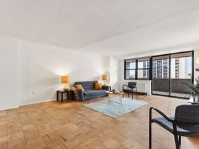 2 Hawthorne Pl 11M, Boston MA 02114