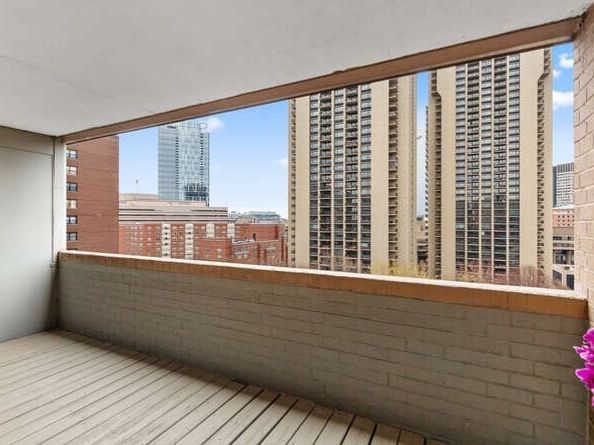 2 Hawthorne Pl 11M, Boston MA 02114